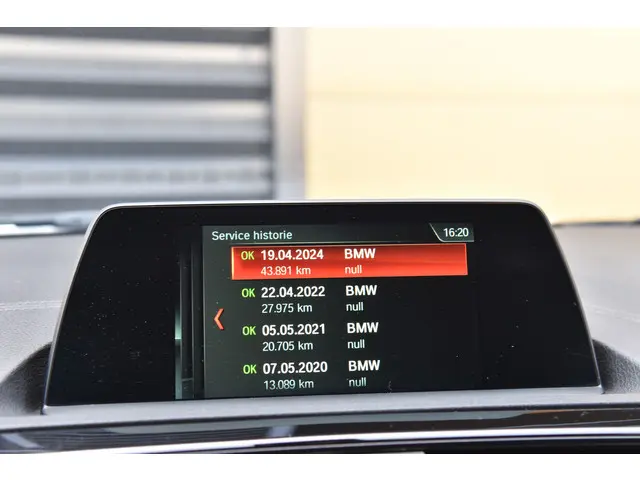 BMW 1 Serie 118i Executive 2018 Benzine 20