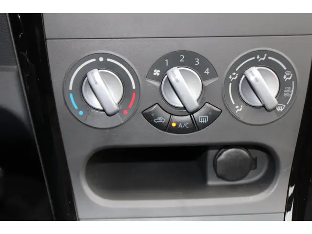 Suzuki Splash 1.0 VVT Comfort 2012 Benzine 18