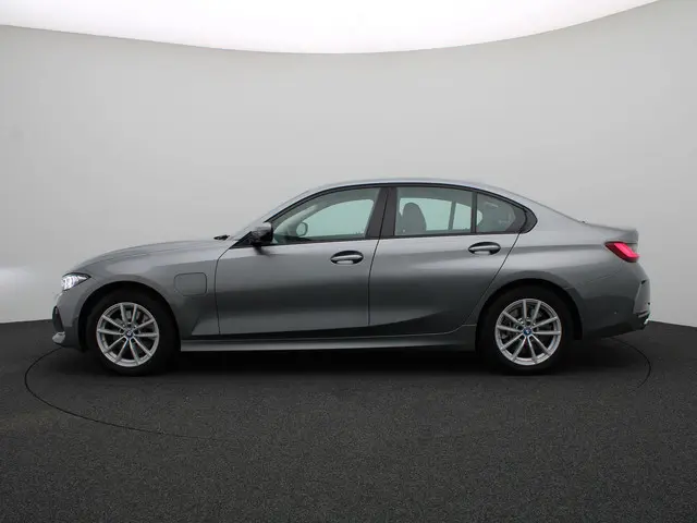 BMW 3 Serie Sedan 320e 2024 Hybride Benzine 4