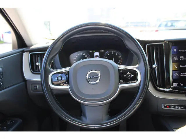 Volvo XC60 2.0 B5 250PK Inscription 2019 Benzine 20