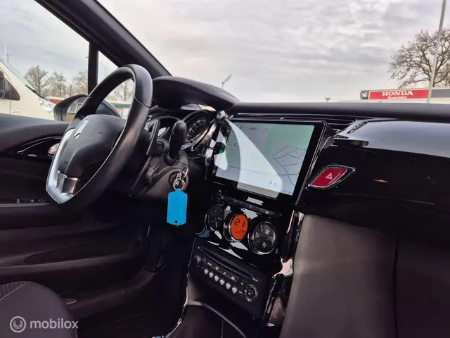 Citroën DS3 1.2 PureTech So Chic 2015 Benzine 12