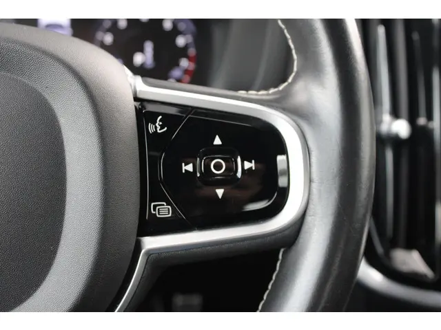 Volvo S60 2.0 B3 R-Design 2021 Benzine 29