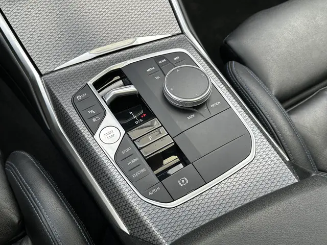 BMW 3 Serie Touring 330e M Pakket 2023 Hybride Benzine 14