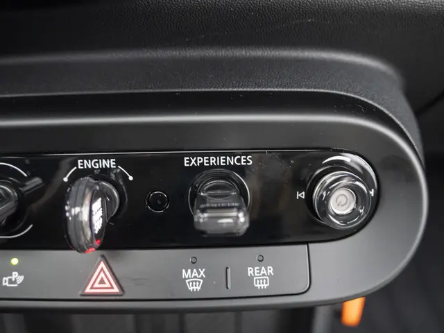 MINI 5-Deurs Cooper C 2026 Benzine 15