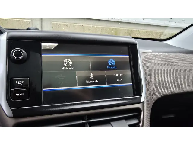 Peugeot 2008 1.2 VTi Allure Pack Premium Plus 2014 Benzine 29