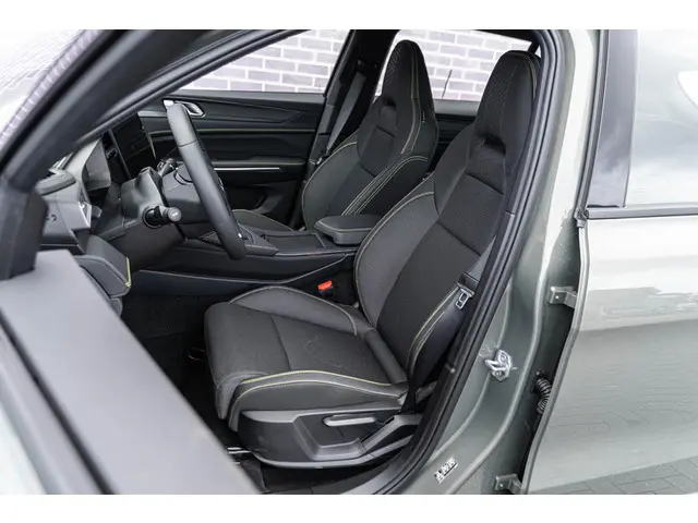 Lynk & Co 01 1.5 Core 2025 Hybride Benzine 40