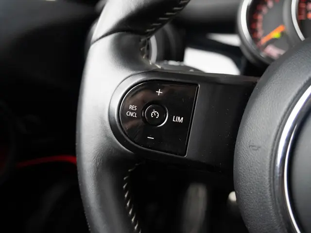 MINI 5-Deurs Cooper 2022 Benzine 27