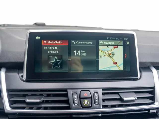 BMW 2 Serie Active Tourer 220i 2018 Benzine 29