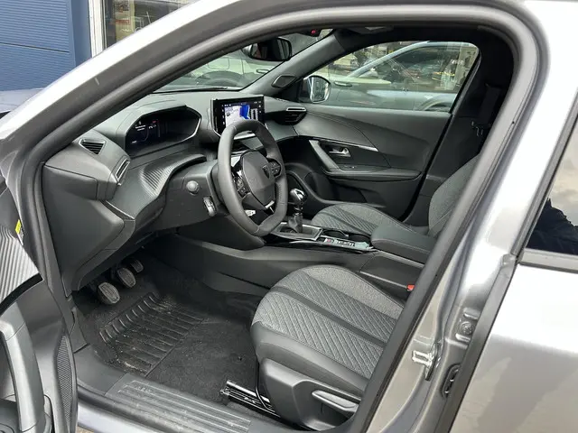 Peugeot 2008 1.2 Turbo 100 PK Allure 2025 Benzine 9