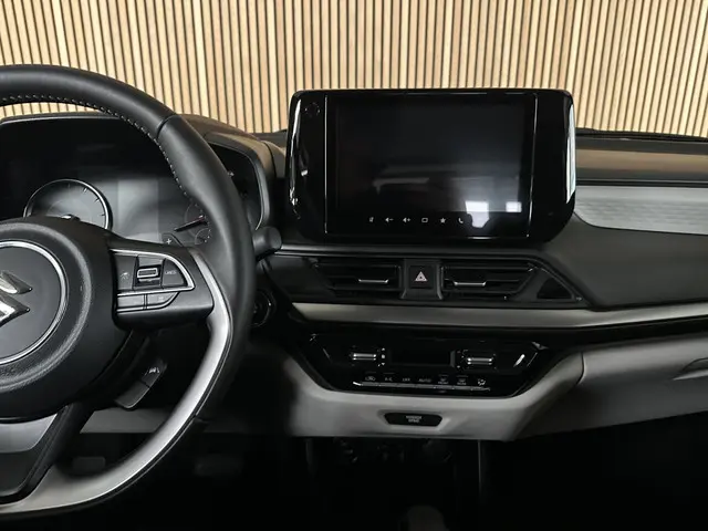 Suzuki Swift 1.2 Select Smart Hybrid 2025 Benzine 12