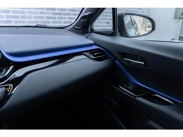 Toyota C-HR 2.0 Hybrid Bi-Tone 2020 Hybride Benzine 35