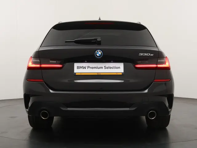BMW 3 Serie Touring 330e 2022 Hybride Benzine 8