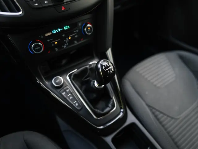 Ford Focus Wagon 1.5 Titanium. FULL OPTIES !!! 2017 Benzine 30