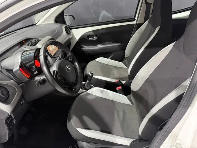 Toyota Aygo 1.0 VVT-i x-play 2017 Benzine 13