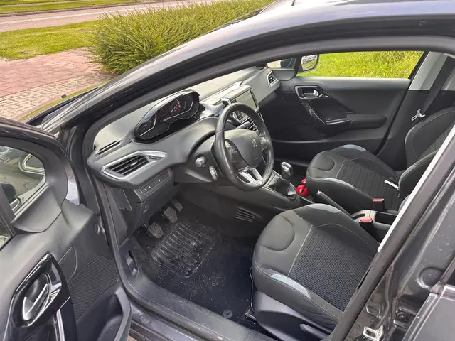 Peugeot 208 1.2 VTi Allure Clima.Navi.Pano 2014 Benzine 11