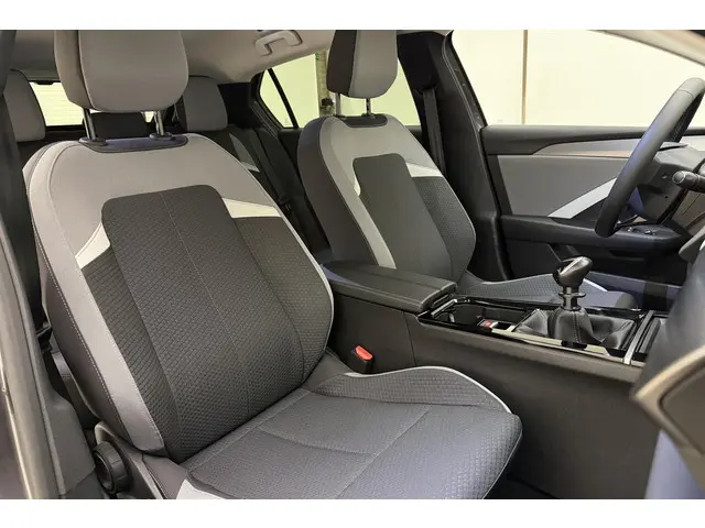 Opel Astra 1.2 Turbo Business Edition 2025 Benzine 13