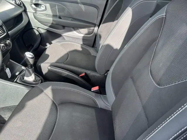 Renault Clio Estate 0.9 TCe Limited 2018 Benzine 6
