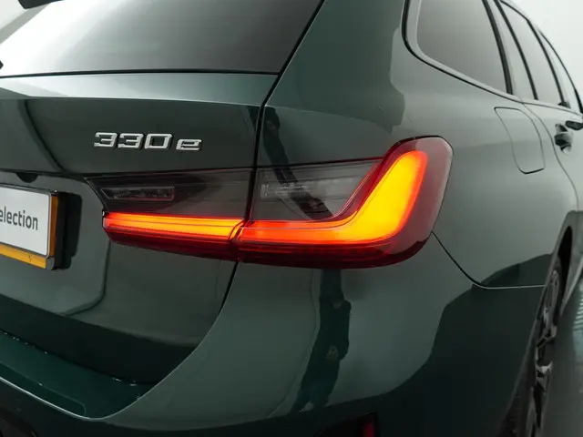 BMW 3 Serie Touring 330e 2025 Hybride Benzine 30