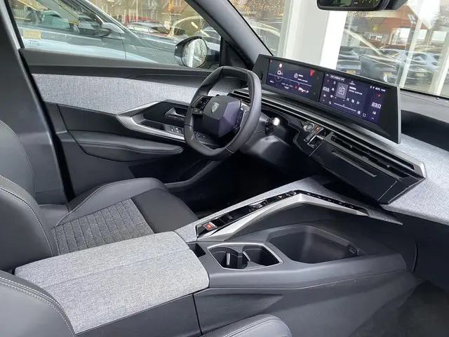 Peugeot 3008 1.2 Hybrid 145 Allure 2025 Hybride Benzine 5