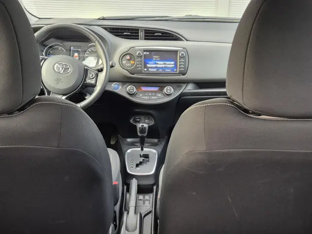 Toyota Yaris 1.5 Hybrid Dynamic 2019 Hybride Benzine 8