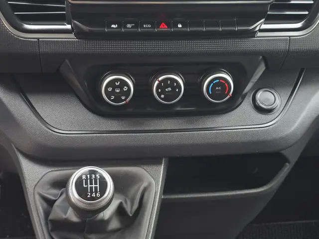 Renault Trafic 2.0 dCi L2 H1 2023 Diesel 16