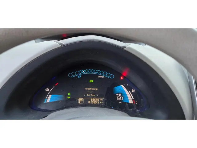 Nissan Leaf Base 24 kWh Xenon Navi 2012 Elektrisch 9