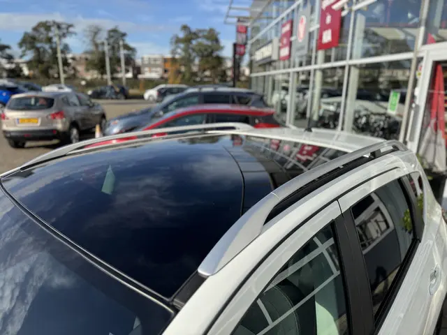 Nissan QASHQAI 1.6 Connect Edition 2013 Benzine 10