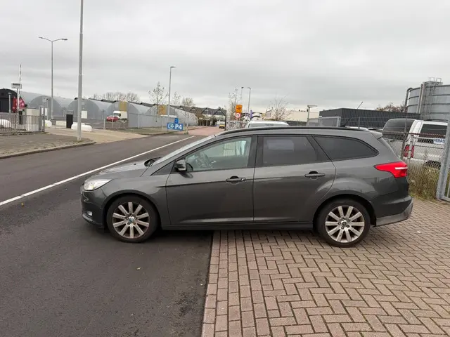Ford Focus Wagon 1.0 Titanium EURO 6 2016 Benzine 6