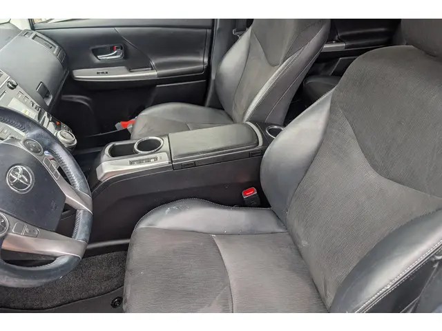 Toyota Prius Wagon 1.8 Aspiration 2015 Hybride Benzine 13