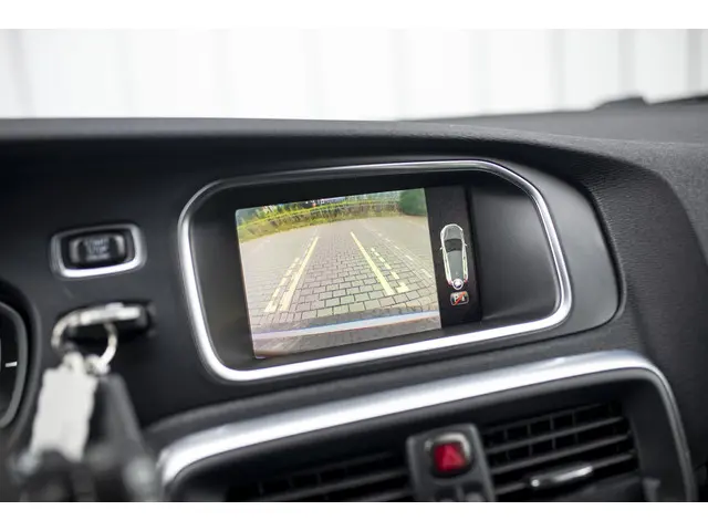 Volvo V40 T3 Benzine R-Design 2017 Benzine 25