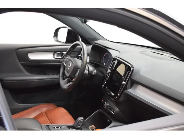 Volvo XC40 T2 130pk AUT8 Business Pro 2020 Benzine 19