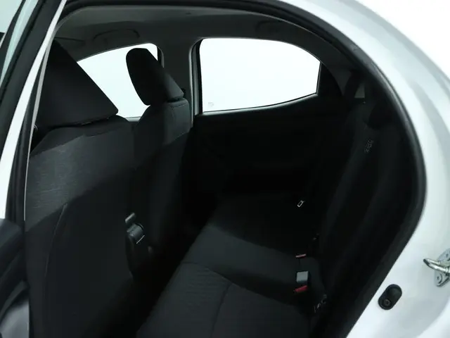 Toyota Yaris 1.5 Hybrid Dynamic 2021 Hybride Benzine 18
