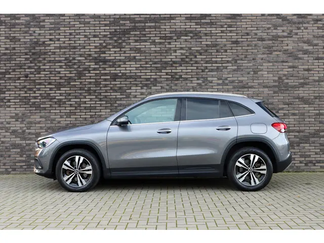 Mercedes-Benz GLA 250 e Style 2022 Hybride Benzine 21