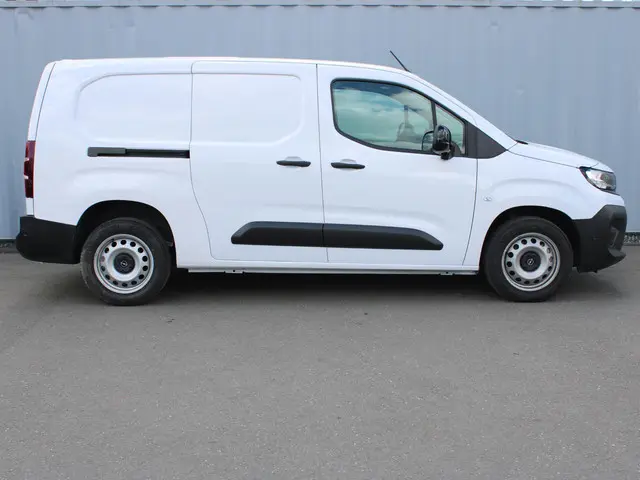 Opel Combo 1.5D 100 L2H1 2024 Diesel 8