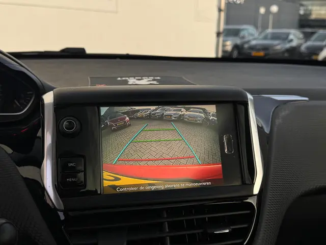 Peugeot 208 1.2 PureTech Allure 2015 Benzine 12