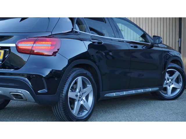 Mercedes-Benz GLA 180 122pk 2x AMG-Line 2019 Benzine 57