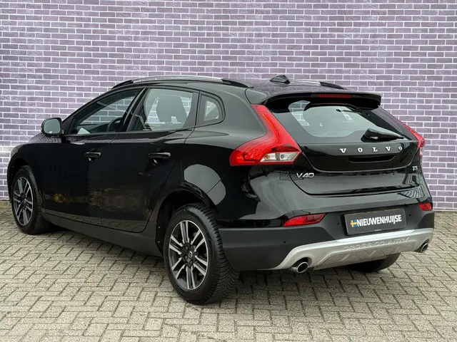 Volvo V40 Cross Country 2.0 T3 Momentum 2017 Benzine 3