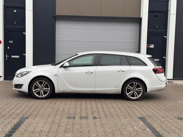 Opel Insignia Sports Tourer 1.6 T Business+ 2014 Benzine 3