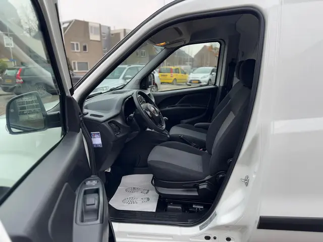 Fiat Doblò Cargo 1.3 MJ L1H1 2020 Diesel 10