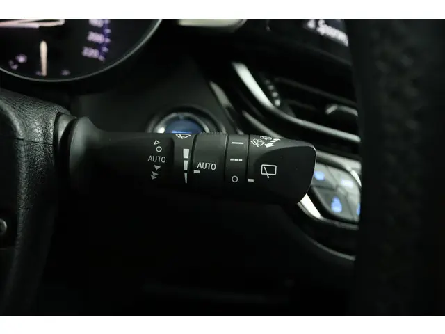 Toyota C-HR 1.8 Hybrid Executive 2017 Hybride Benzine 31