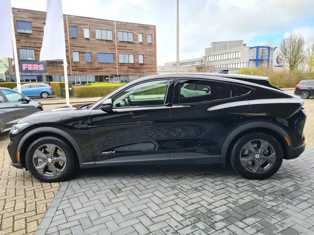Ford Mustang Mach-E Extended RWD 98 kWh 2021 Elektrisch 2