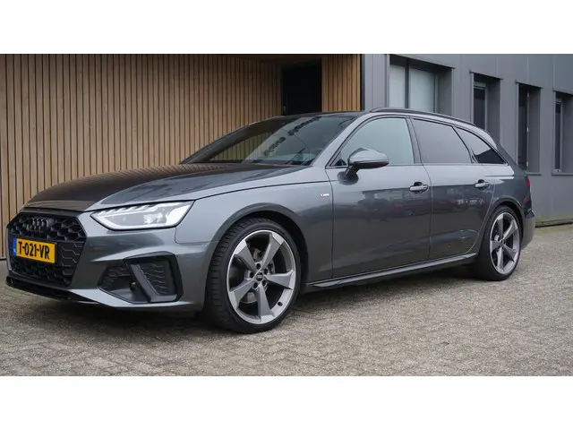 Audi A4 Avant 35 TFSI 150pk 2x S-Line 2022 Benzine 4