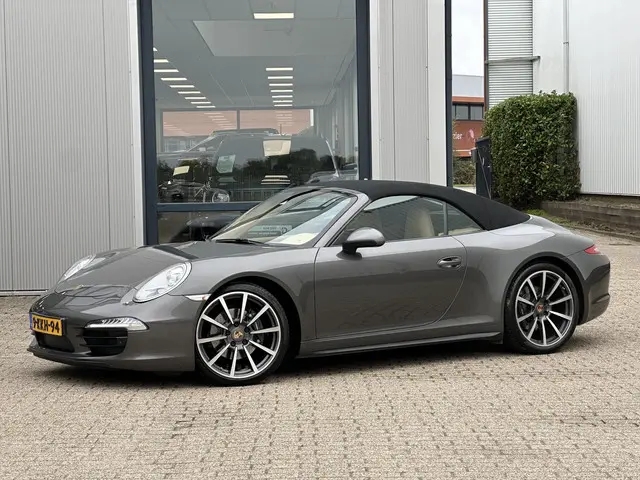 Porsche 911 Cabrio 3.4 Carrera 4 2013 Benzine 8