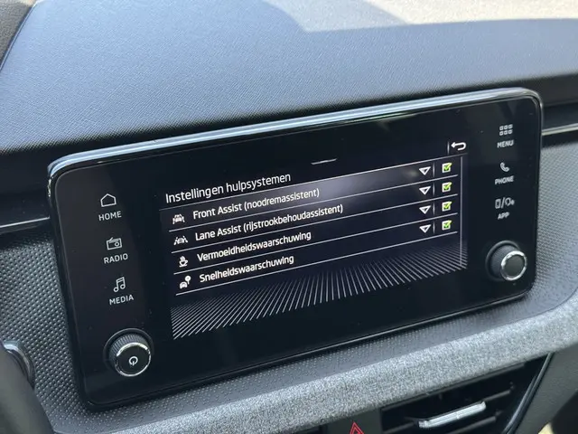 Škoda Kamiq 1.0 TSI Selection DSG 110 pK 2024 Benzine 24
