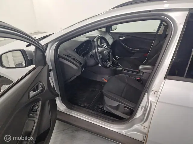Ford Focus Wagon 1.0 Trend Edition 2015 Benzine 6