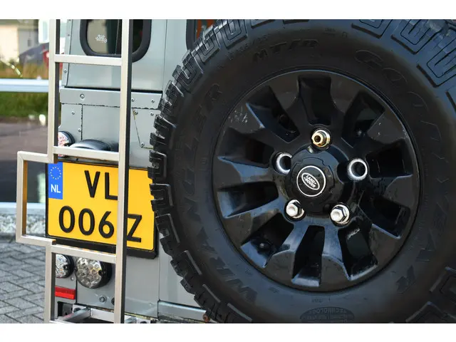 Land Rover Defender 110 2.2 TD4 Hard Top 2015 Diesel 37