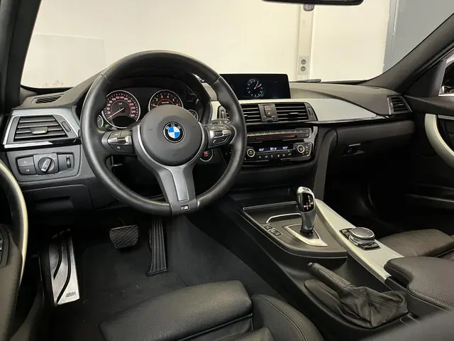 BMW 3 Serie Touring 320i M-sport 2017 Benzine 14