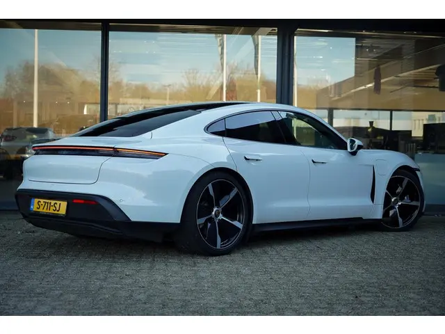 Porsche Taycan Performance 84 kWh 2021 Elektrisch 4