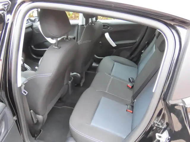 Peugeot 208 1.2 PureTech Like 2018 Benzine 9