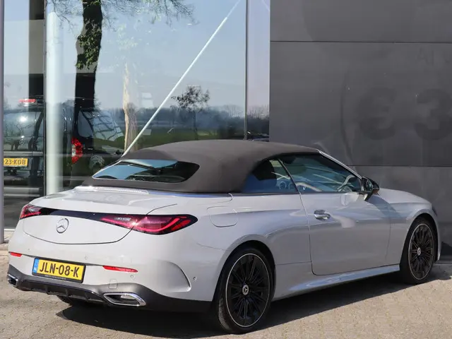 Mercedes-Benz CLE Cabriolet 200 AMG Line 2024 Benzine 4